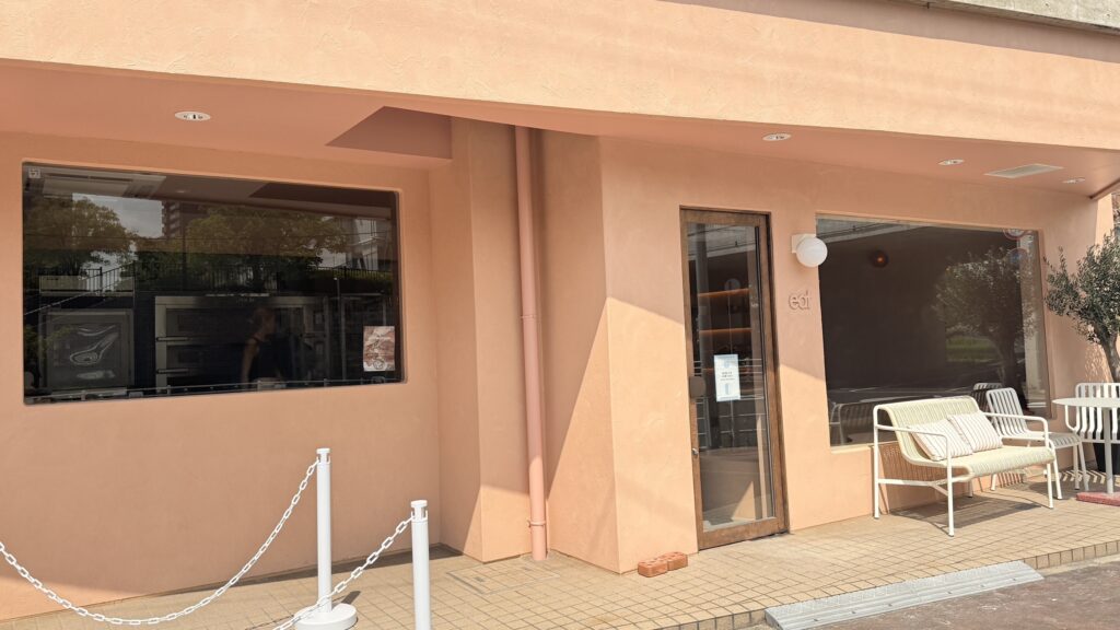 御影のパン屋さんeatの外観